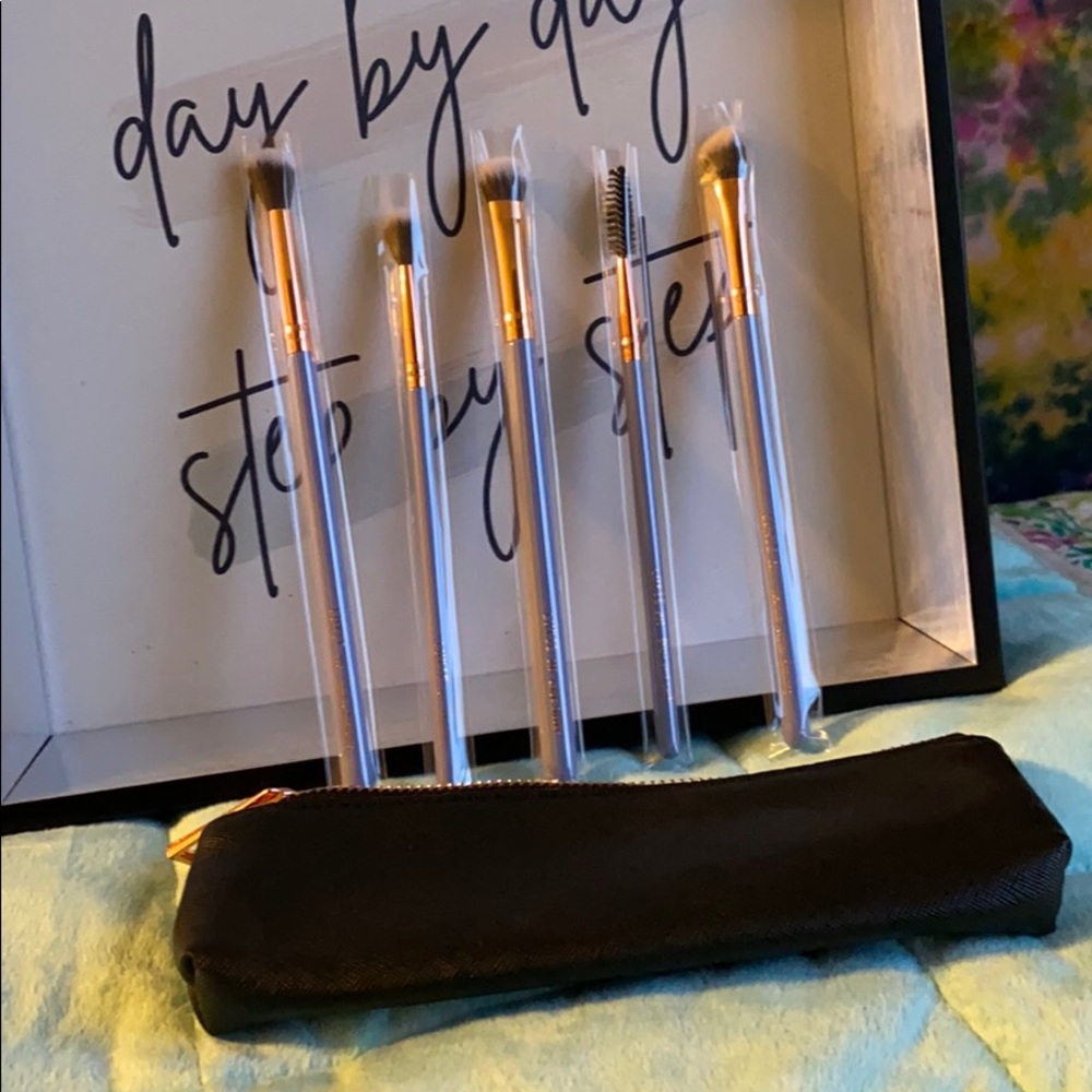 Luxie Wonderlust 5 piece EyeShadow Brush Set
